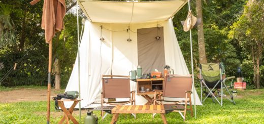 キャンプのテント